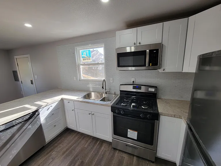 2417 E 13th St #3 — Photo 5