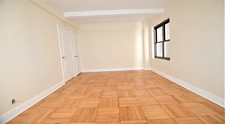 Rented by Manhattan Realty Group | media 16