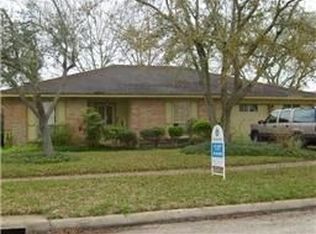 2803 Pilgrims Point Dr, Webster, TX 77598