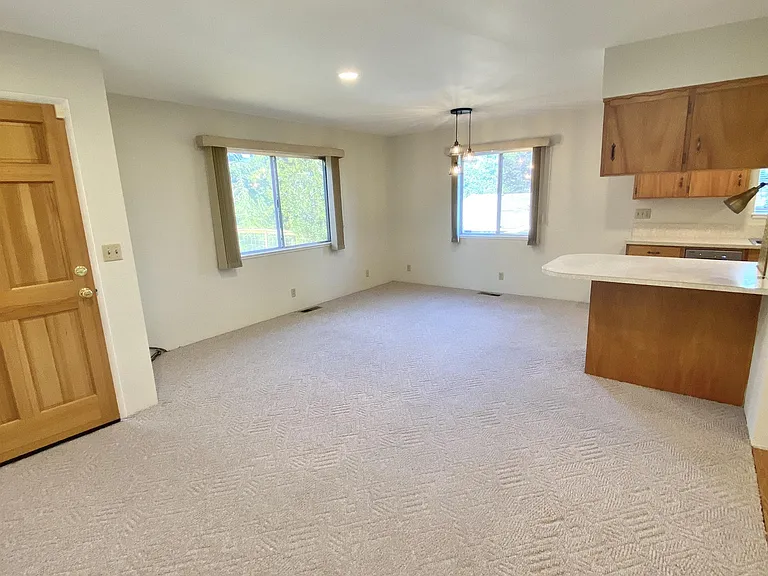 340 Wiley St — Photo 7