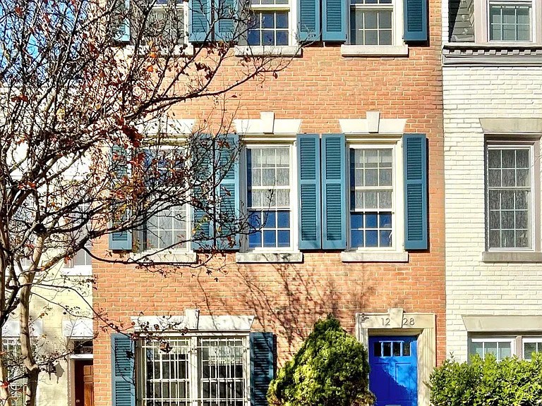 1228 C St SE — Photo 1