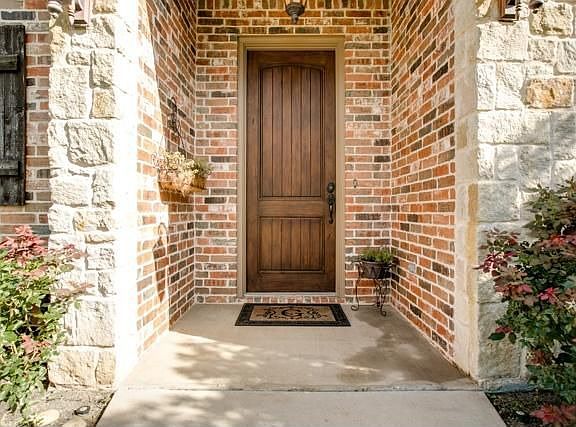 2nd image of 2703 Ursula Ct