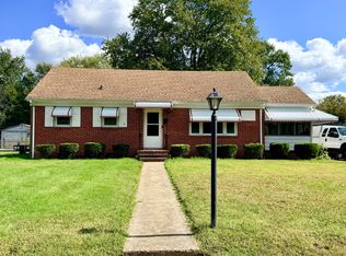 16 Eastlake Dr, Sandston, VA 23150