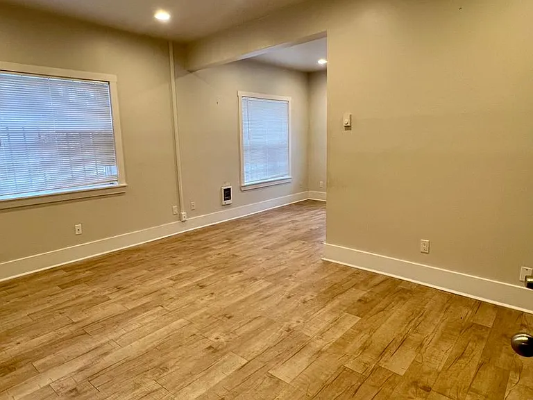 Great Location with Full Washer and Dryer in Unit and Full Kitchen! — Photo 29