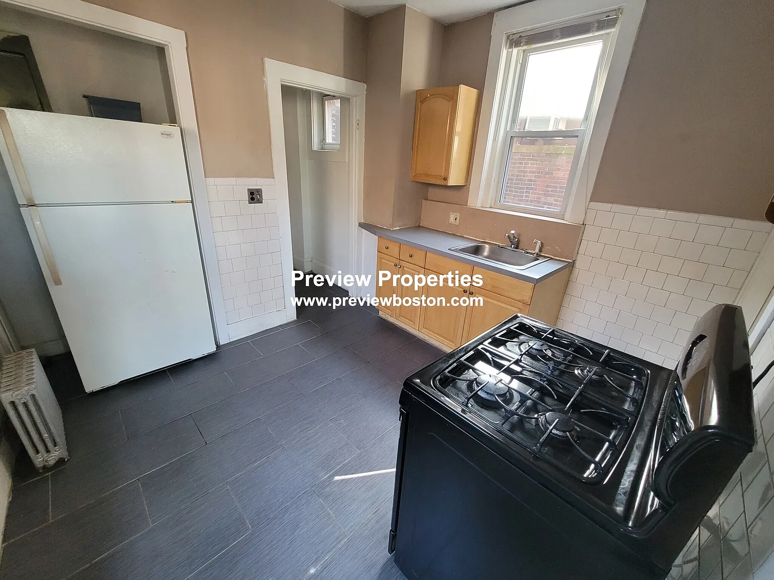3 bed, 1.0 bath, $3,400 — Photo 2