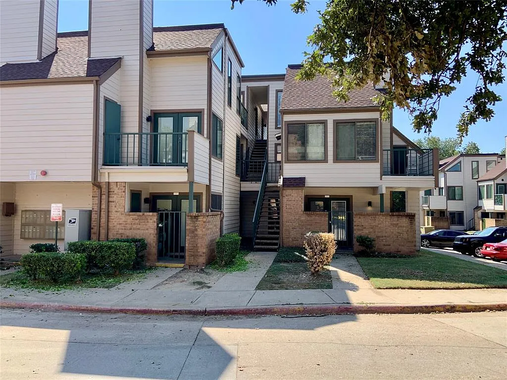 Photo 1 of 21 - 2300 Balsam Dr #G112 - Arlington, TX View of Building, Unit Is n Ground Floor To the Right - 2300 Balsam Dr #G112