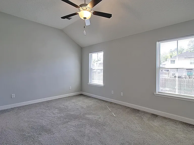 554 Fairview Cir — Photo 18