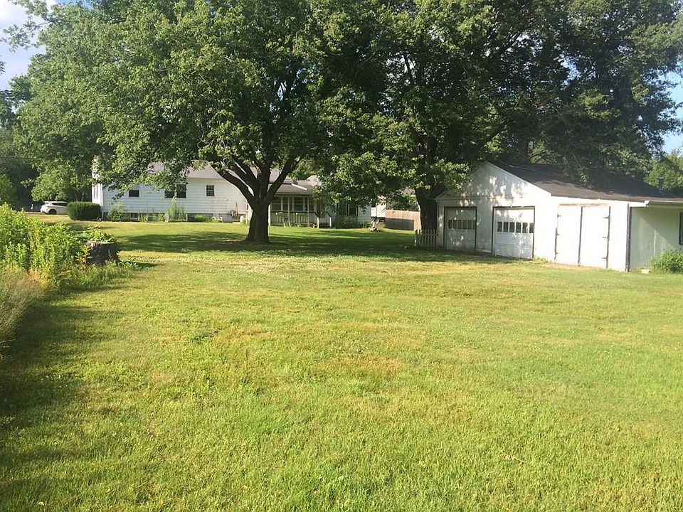 2nd image of 122 Buffington St