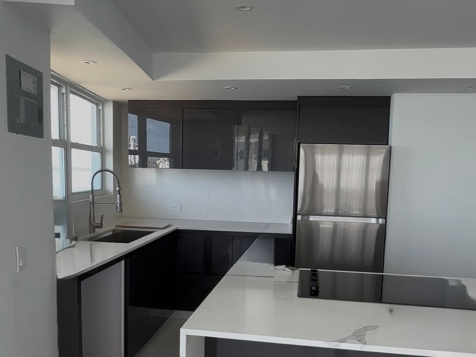 1st image of 1 Calle Horizonte #802
