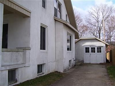 3rd image of 218 S Wolf Creek St