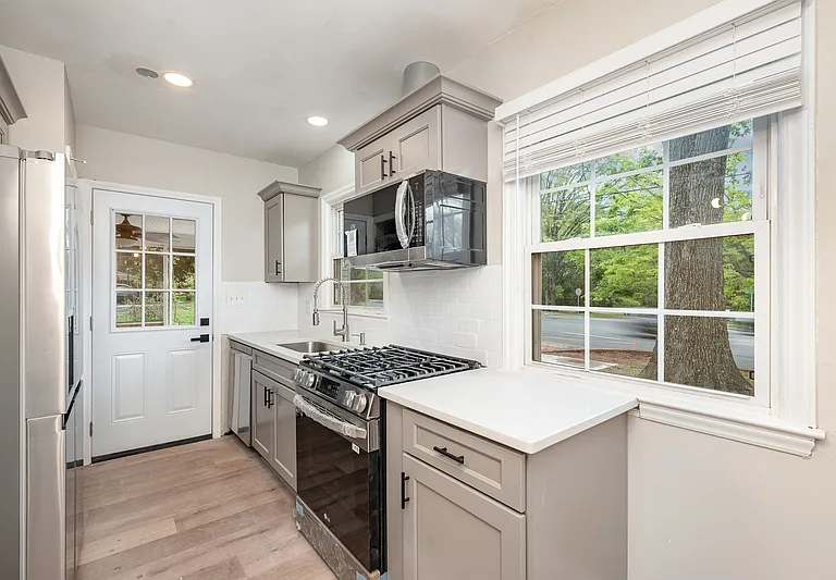 1600 Flynnwood Dr — Photo 4