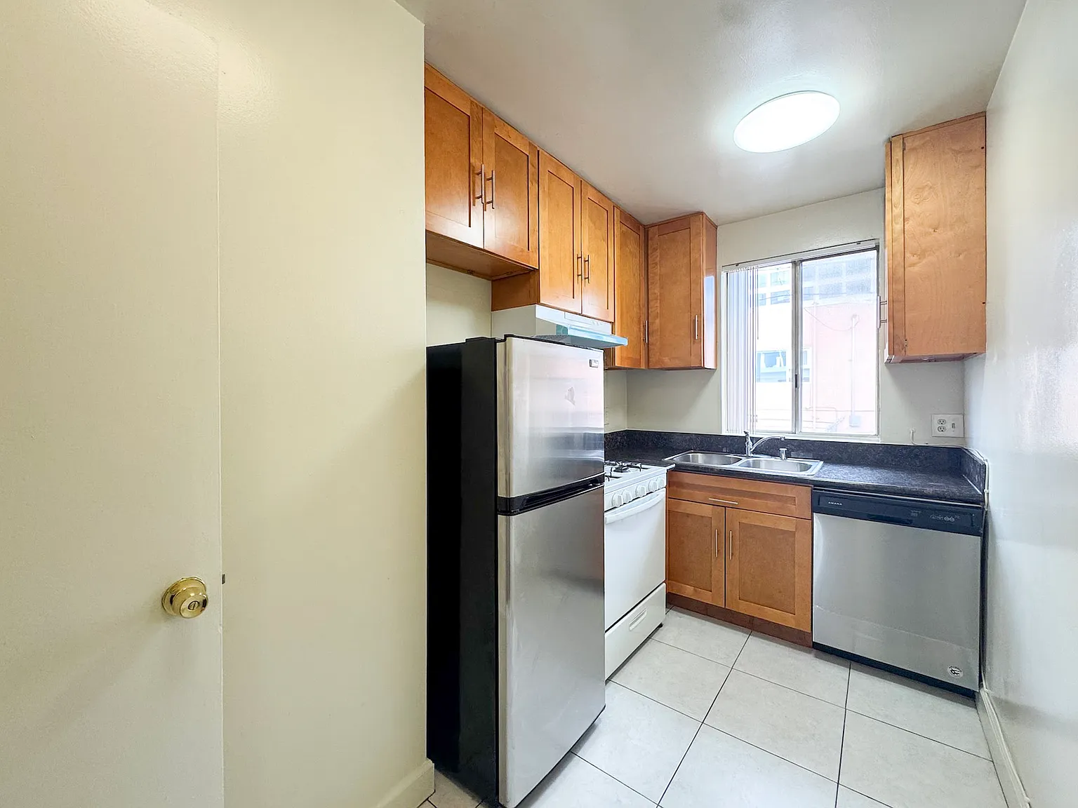 Studio, 350 sqft, $1,495 — Photo 4