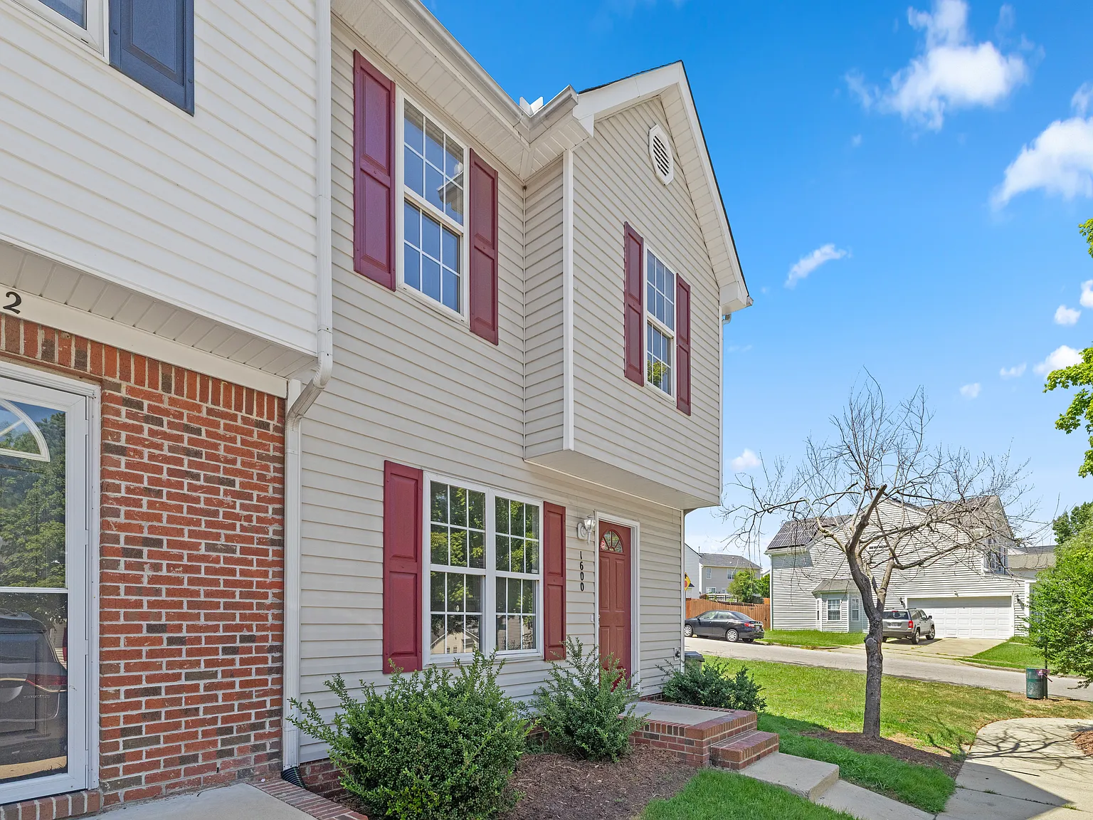 3 bed, 1144 sqft, $1,700 — Photo 1