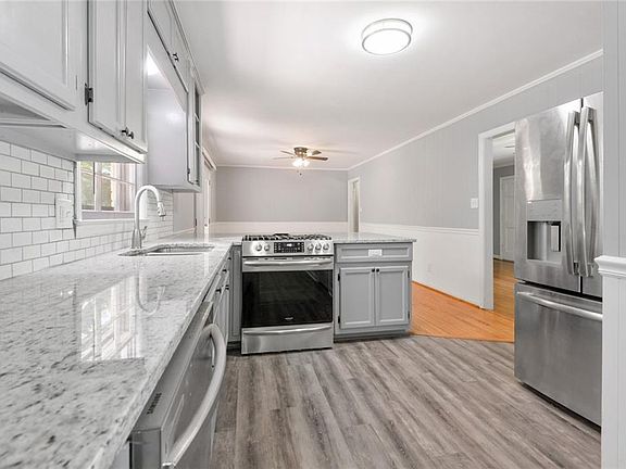 3rd image of 1003 Oriole Way SW