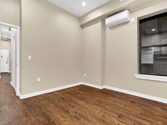 5th image of 420 E 66th St