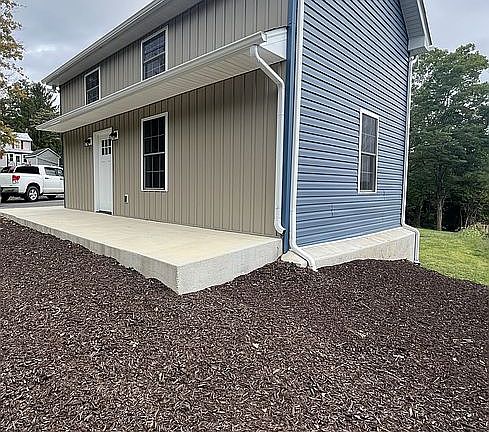 2nd image of 4091 Spring Hill Rd