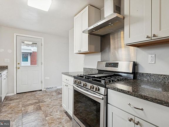 5th image of 402 Marianna Dr
