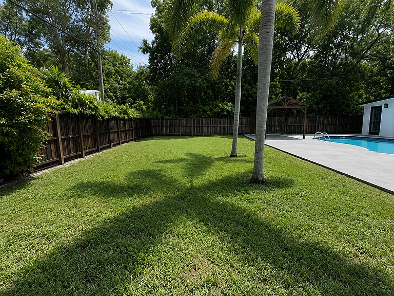 5148 SW 28th Ter — Photo 3