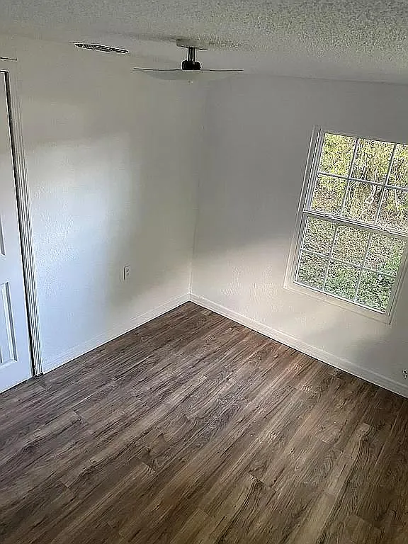 2 bed, 800 sqft, $1,400 — Photo 4