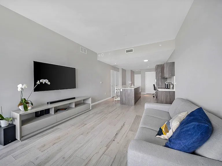 480 NE 31st St #1402 — Photo 10