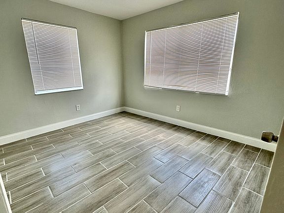 5th image of 2600 NE 8th Ave