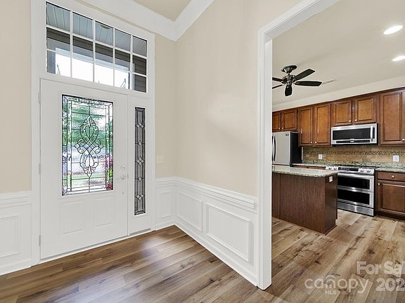 3rd image of 3017 Grant Ct