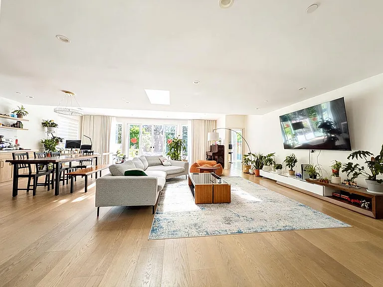 2109 Ray Dr — Photo 3