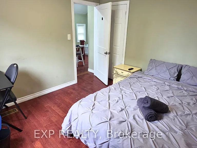 1562 Jane St — Photo 21