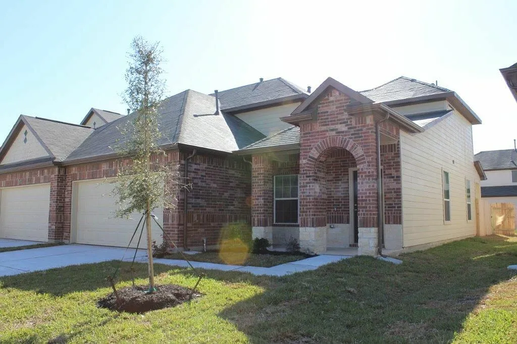 Bavaria Townhomes — Photo 1