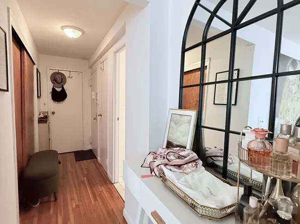 117 West 58th Street image 3 of 10