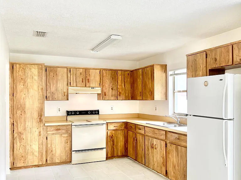 547 Lino Ct — Photo 5