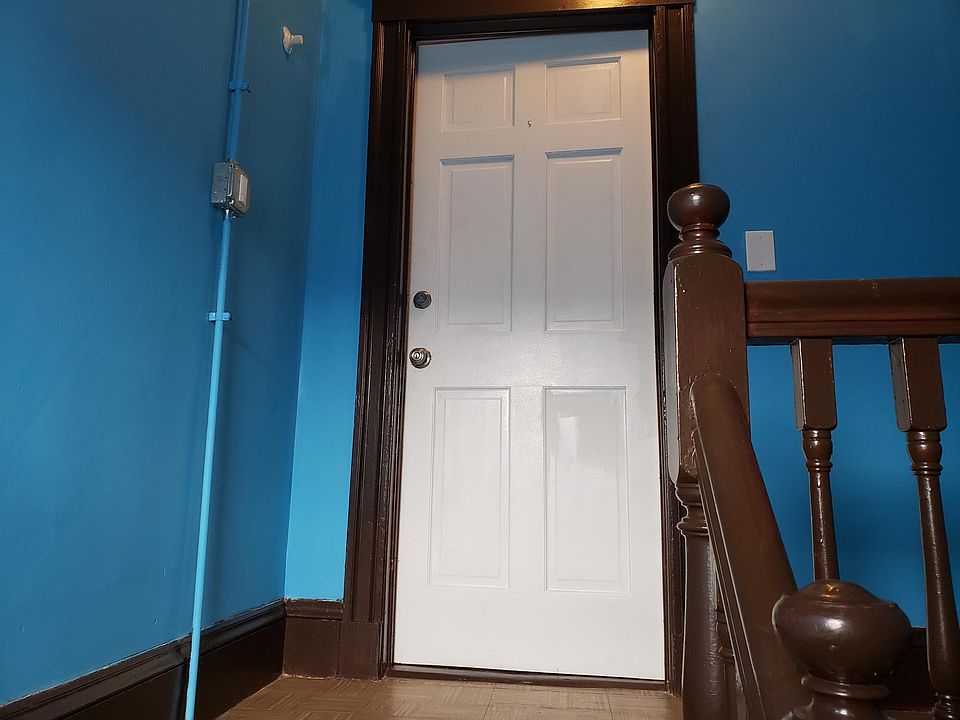 3rd floor front entrance