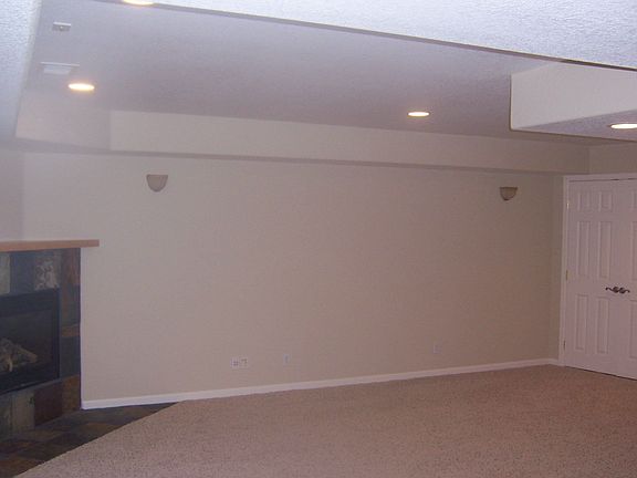 Finished Basement w/ wetbar, fridge and guest suite