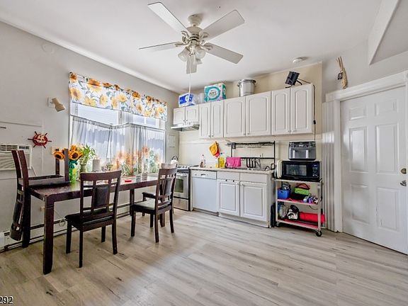4th image of 9 Vreeland Ave #4
