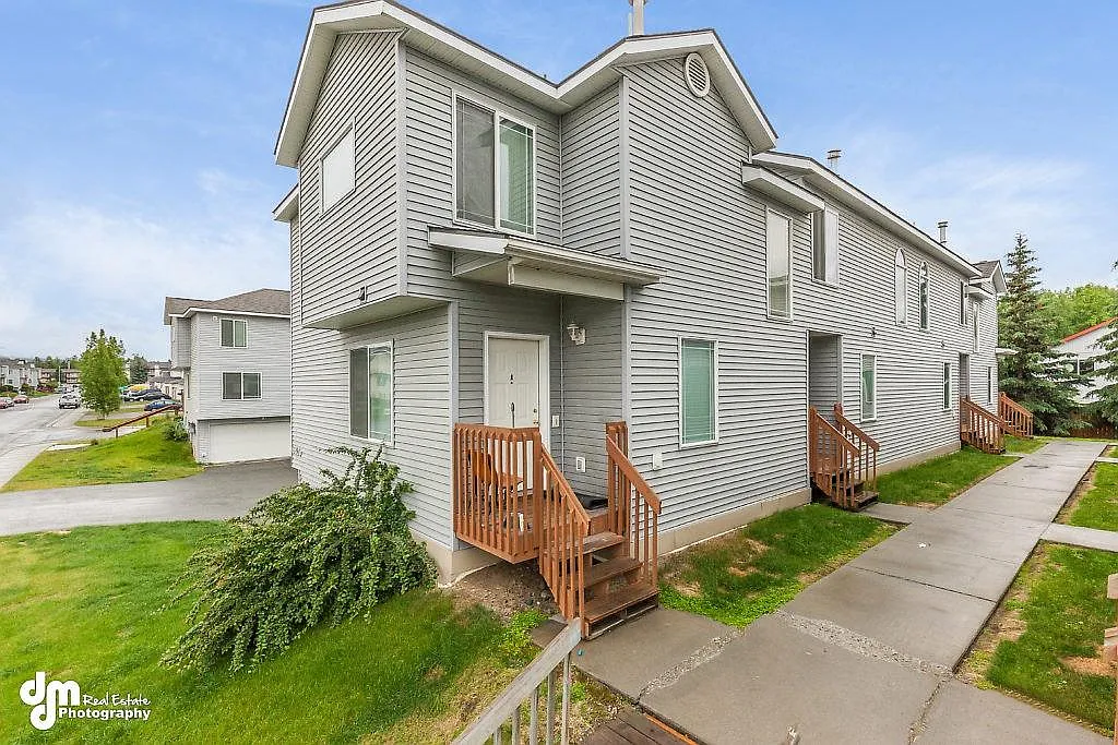 3 bed, 1.5 bath, 1250 sqft, $1,600 — Photo 2