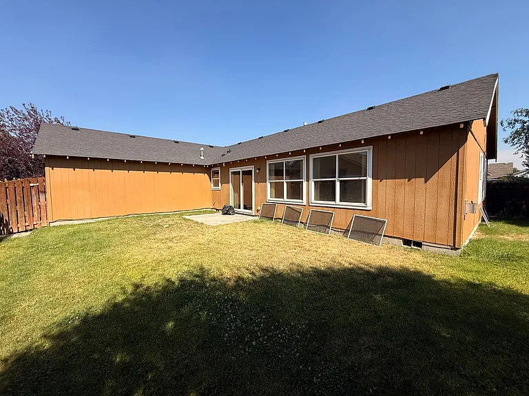 1126 SW 33rd St — Photo 3