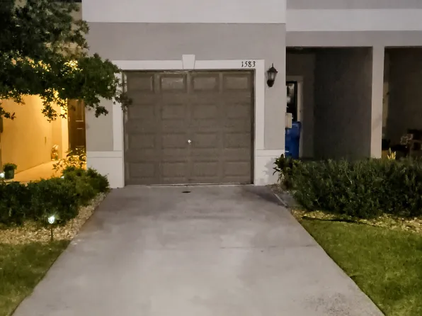 1583 Cassius St, Lutz, FL 33549