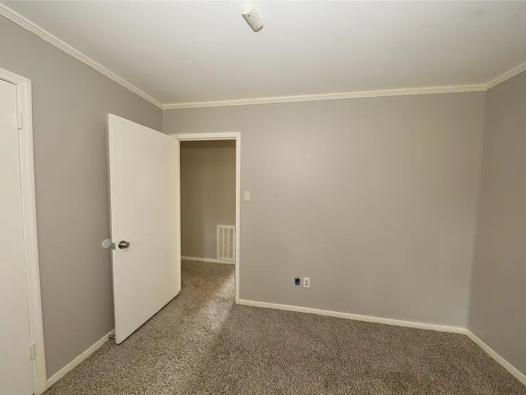 8519 Leader St — Photo 10