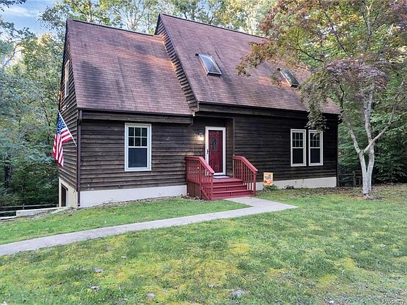 5th image of 121 Chapel Hill Ln
