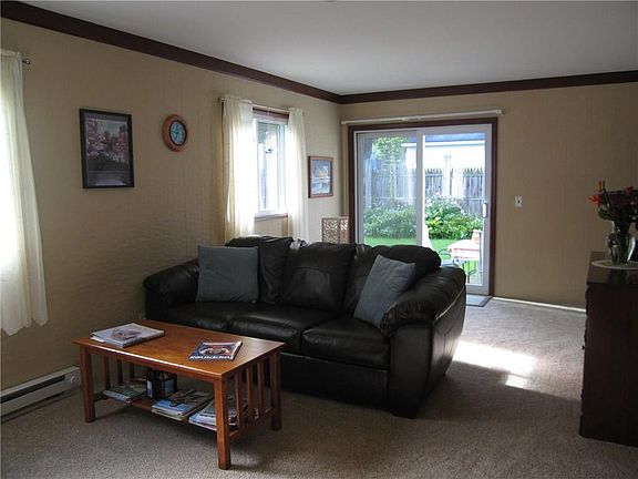 3rd image of 39 Briggs Ave
