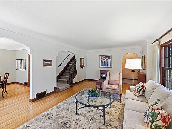 5th image of 2732 Drew Ave S