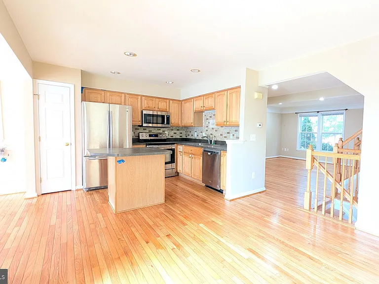 211 Shirley Sq SE — Photo 6
