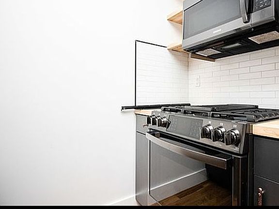 4th image of 41 Vanderbilt Ave #3