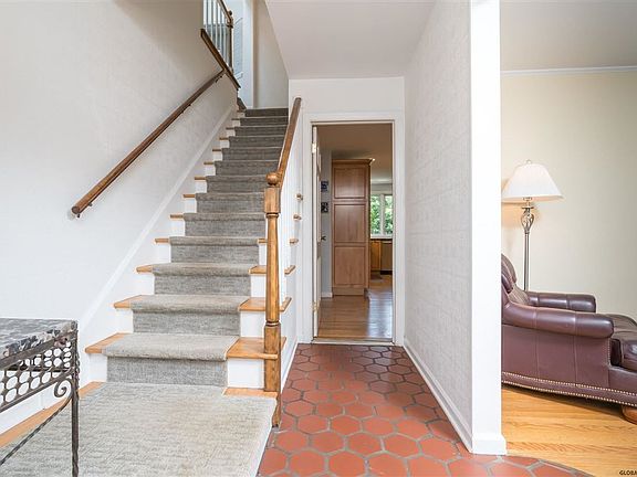3rd image of 95 Meadowland St