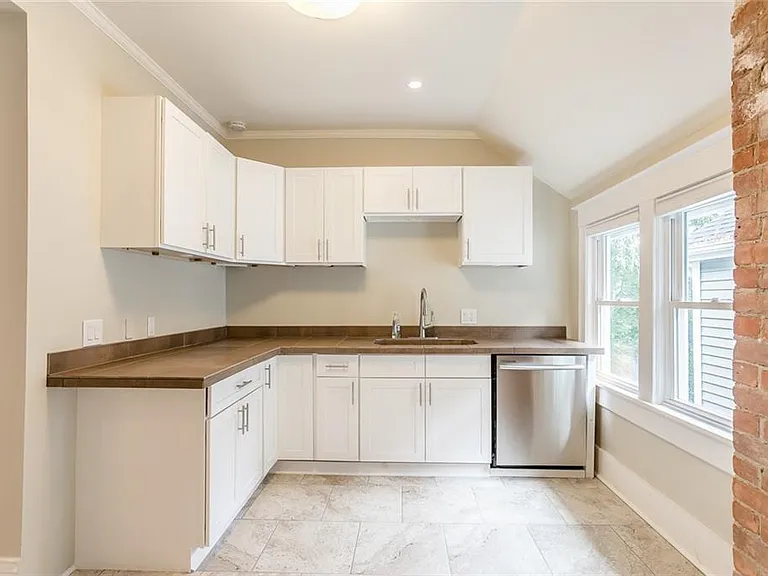 513 Oxford St #2 — Photo 6