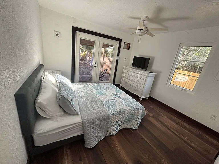 2107 Phillippi St #3 — Photo 13