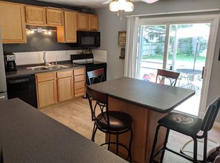 8511 Waterview Rd, Machesney Park, IL 61115