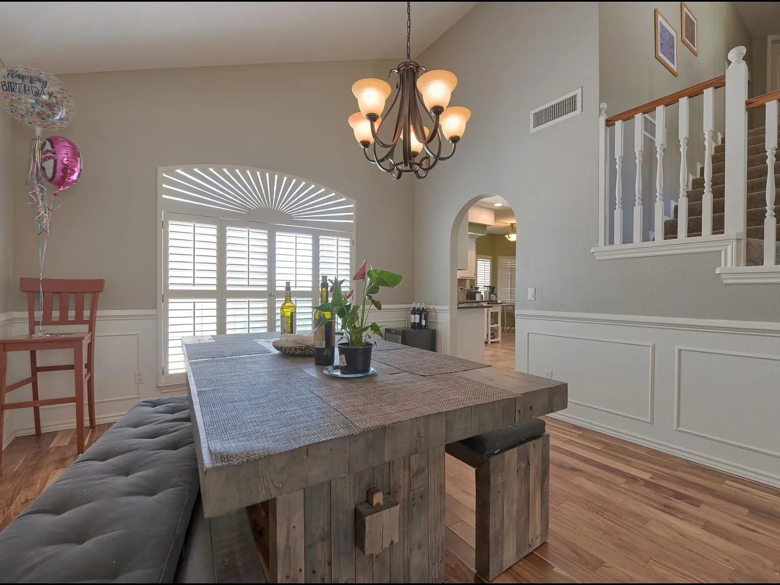 4 bed, 2632 sqft, $3,200 — Photo 4