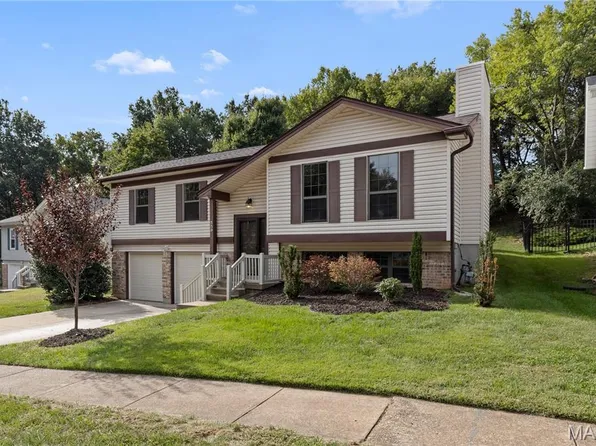 559 Vernal Hill Ct, Ballwin, MO 63021
