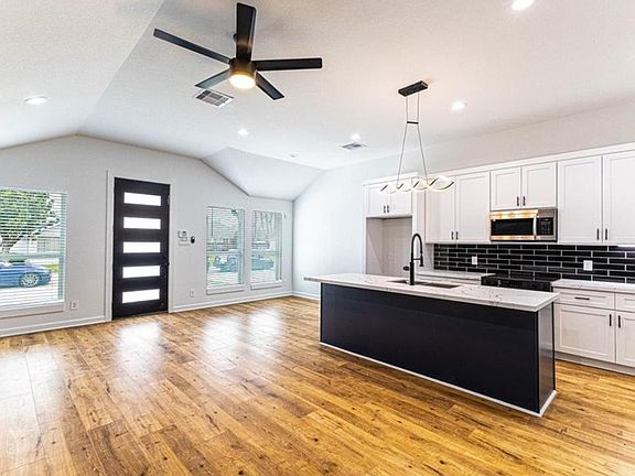 2nd image of 4428 Rosemont St #B